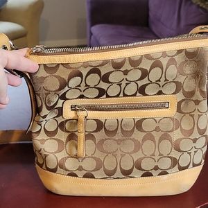Vintage Coach #9362 tan shoulder bag